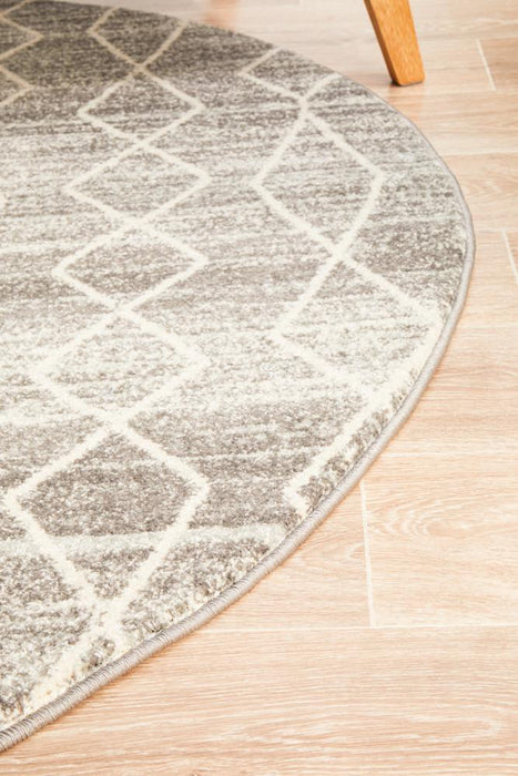 Evoke Remy Silver Transitional Round Rug